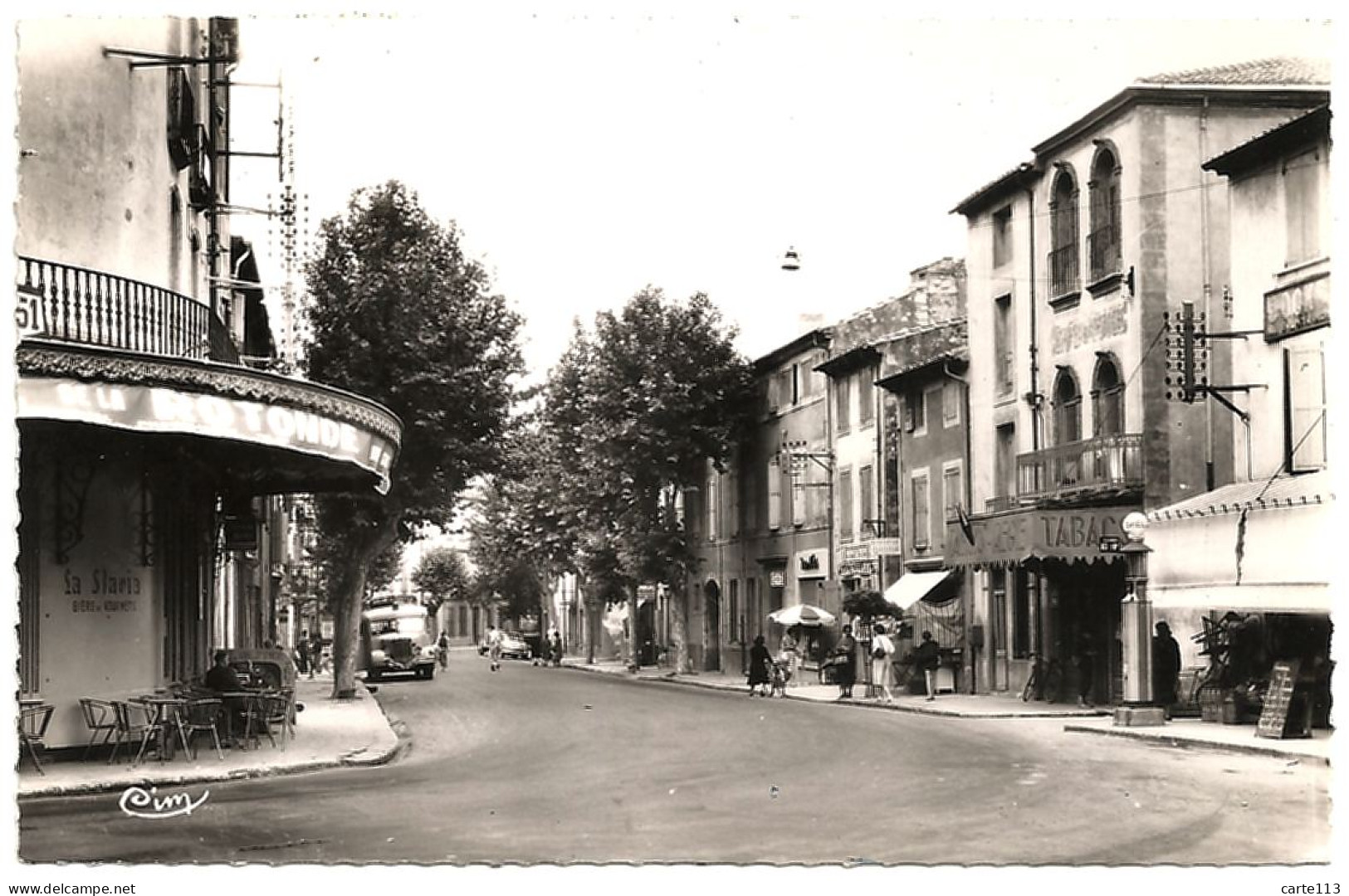 11 - B24941CPSM - SIGEAN - Carrefour Et Avenue De Narbonne - Pompe Essence - Très Bon état - AUDE - Sigean