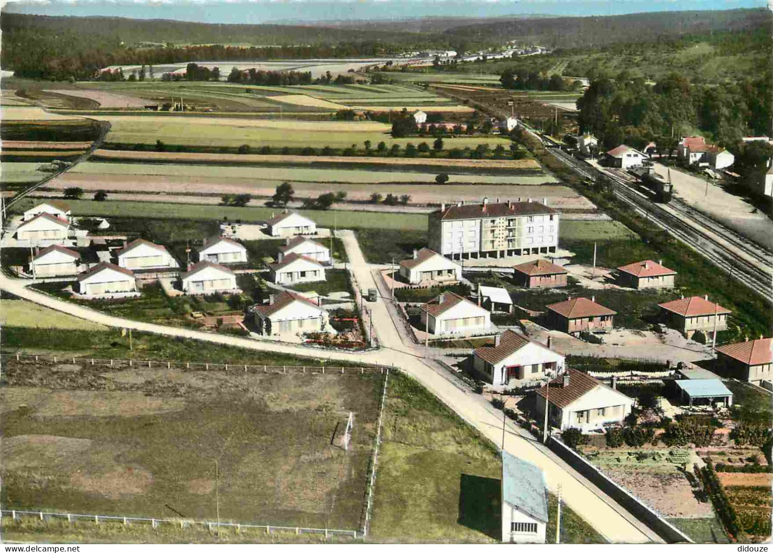 10 - Mussy Sur Seine - En Avion Au Dessus De - Vue Aérienne - Carte Dentelée - CPSM Grand Format - Voir Scans Recto-Vers - Mussy-sur-Seine