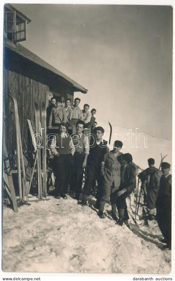 * T2 1935 Varful Cu Dor, Cabana / Winter Sport, Skiers. Photo - Unclassified