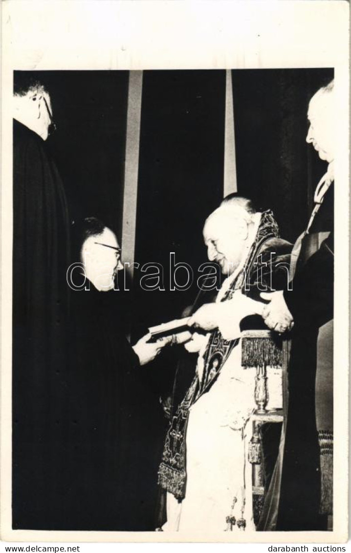 * T2 1959 P. Alszeghy Zoltán Jezsuita Professzor Köszönti XXIII. János Pápát / Pope John XXIII. Photo - Ohne Zuordnung