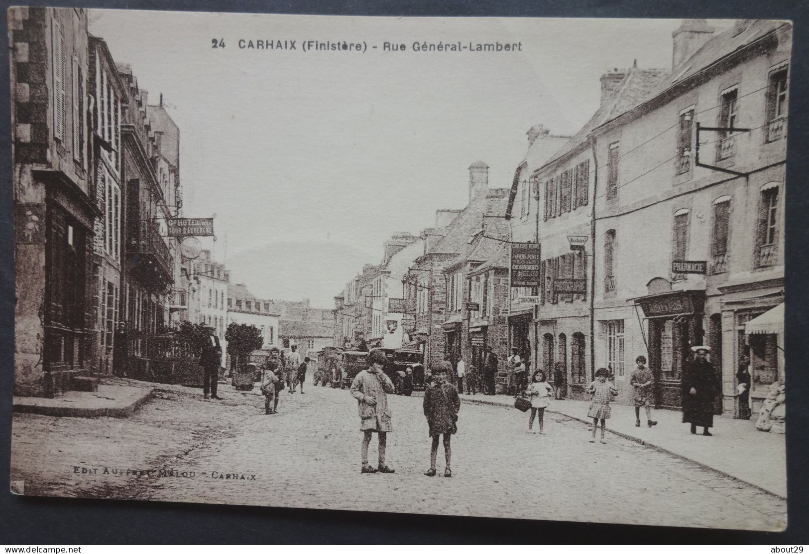 CPA 29 CARHAIX - Vue Rare - Rue Général Lambert - Animation - Edit. Auffret 24 -  Réf. F 248 - Carhaix-Plouguer