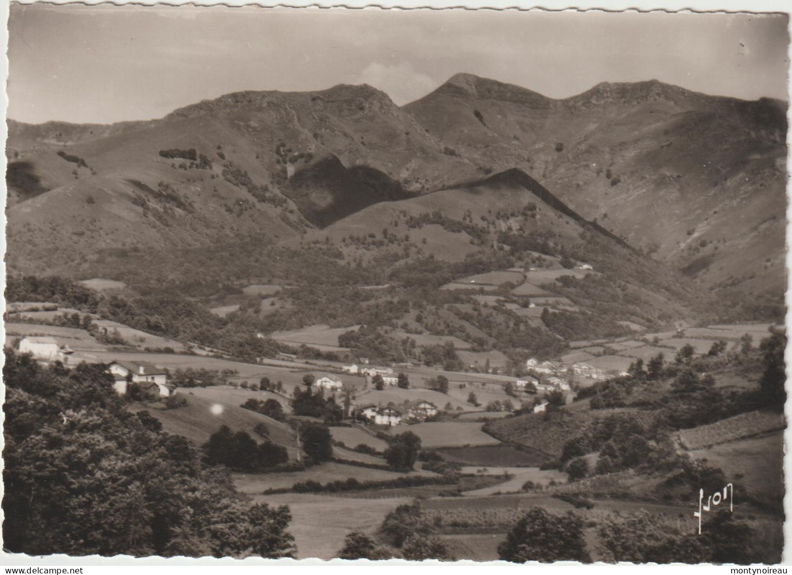 Pyrenées Atlantique : SAINT ETIENNE De BAIGORRY :  Vue  Yvon - Saint Etienne De Baigorry