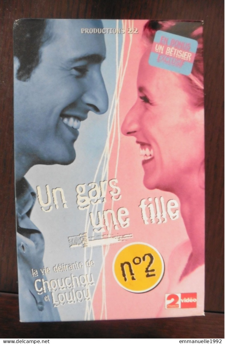Coffret 2 VHS Série TV Française Un Gars Une Fille Jean Dujardin Alexandra Lamy Chouchou Et Loulou N°2 - Tv Shows & Series