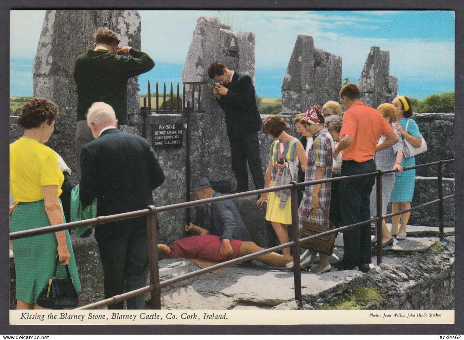 112617/ BLARNEY, Castle, Kissing The Blarney Stone - Cork
