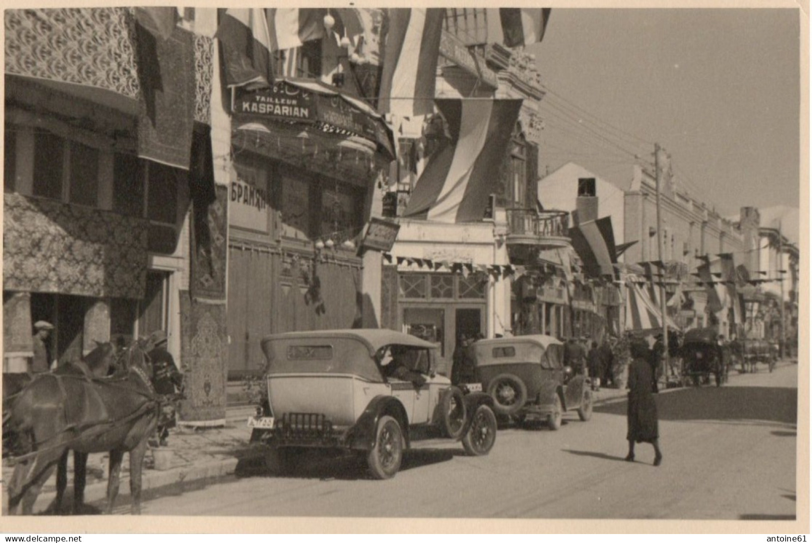 TEHERAN -- Photo Amateur De 1937-- Une Rue Décorée Pour La Fête Des Tapis - Iran