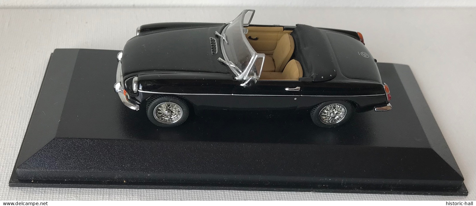 MINICHAMPS - MG B Cabriolet (1962-69) - Minichamps