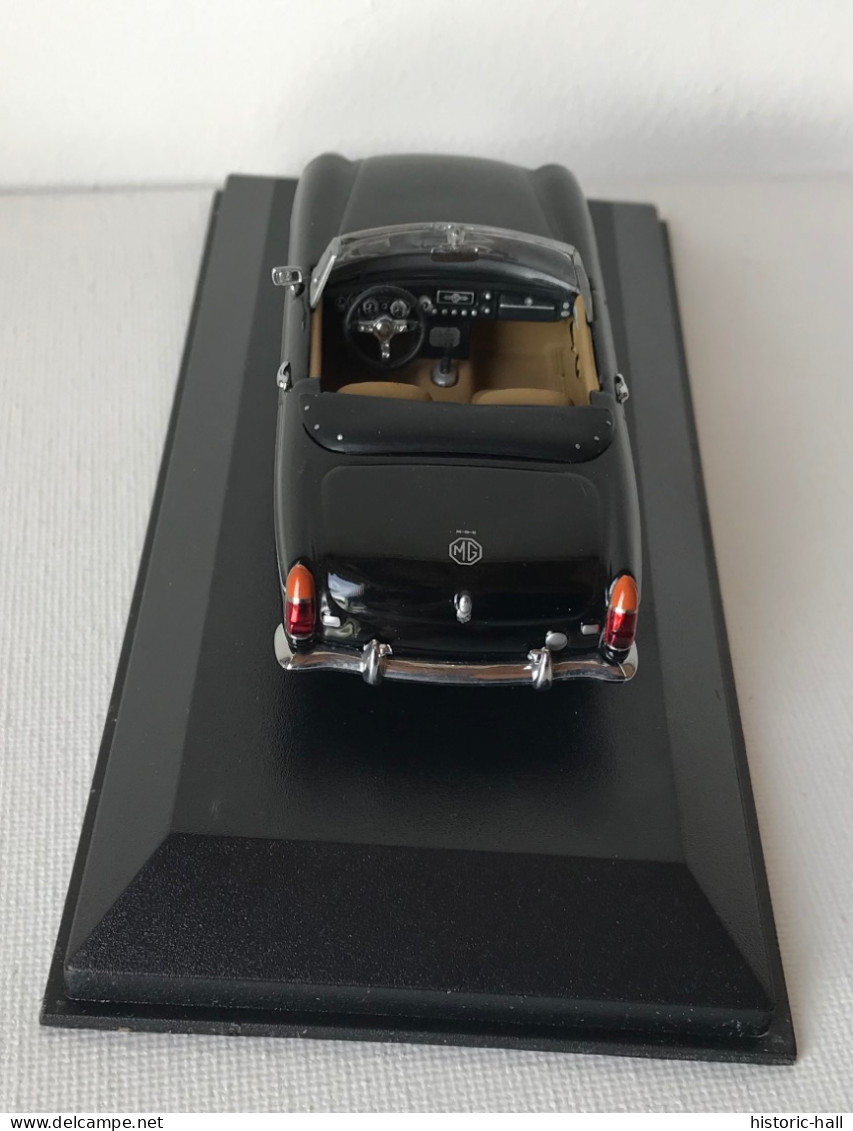 MINICHAMPS - MG B Cabriolet (1962-69)