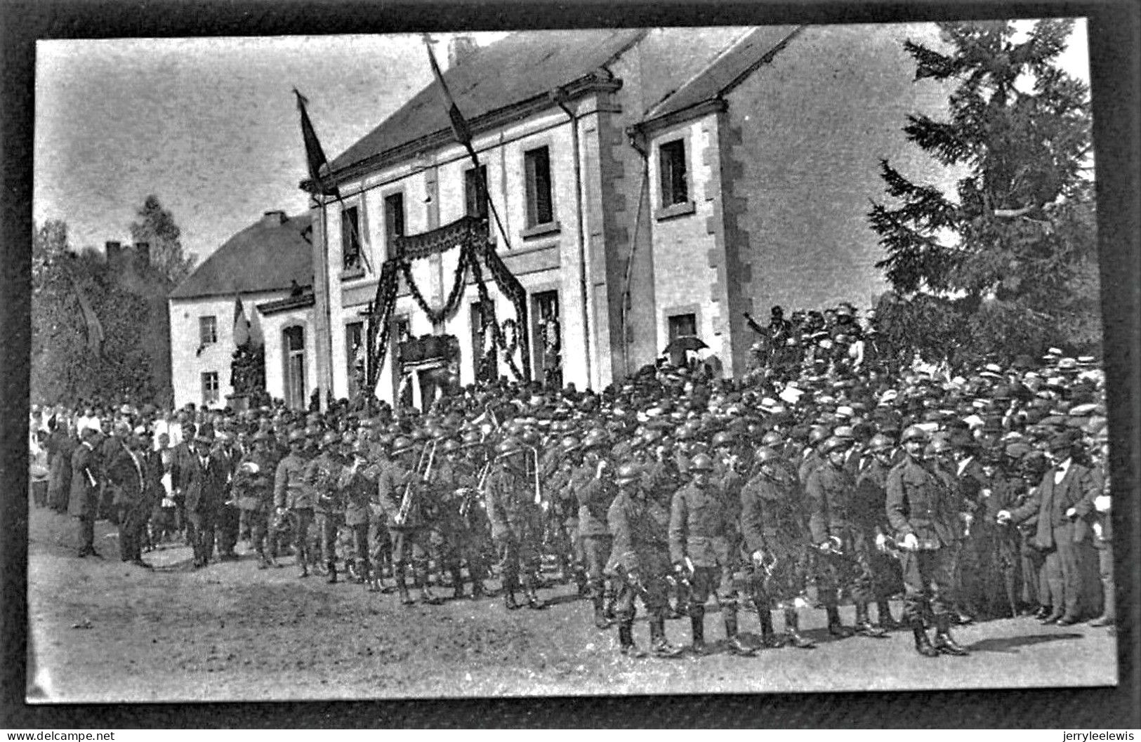 MILITARIA - ROSSIGNOL -  1920 Manifestation En Faveur Des Martyrs  - Un Détachement Du 10ème De Ligne Devant Le Cortège - Tintigny