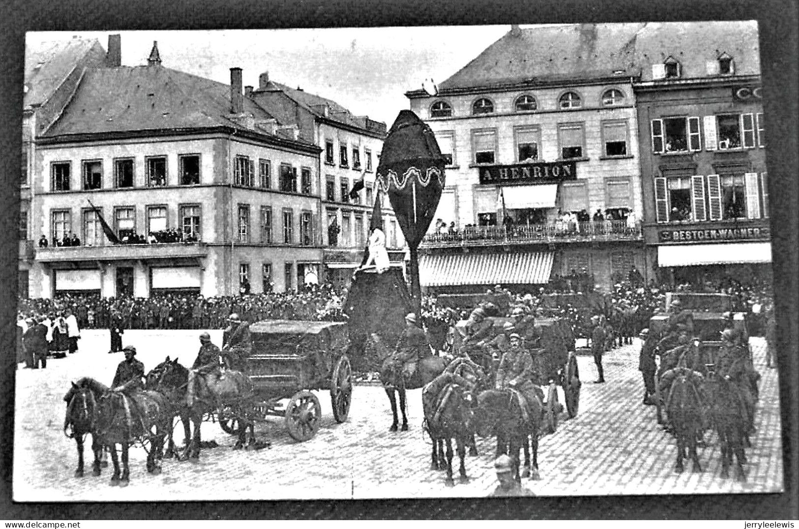 ROSSIGNOL -  1920 Manifestation En Faveur Des Martyrs  -  Les Cercueils  Place Léopold - Tintigny