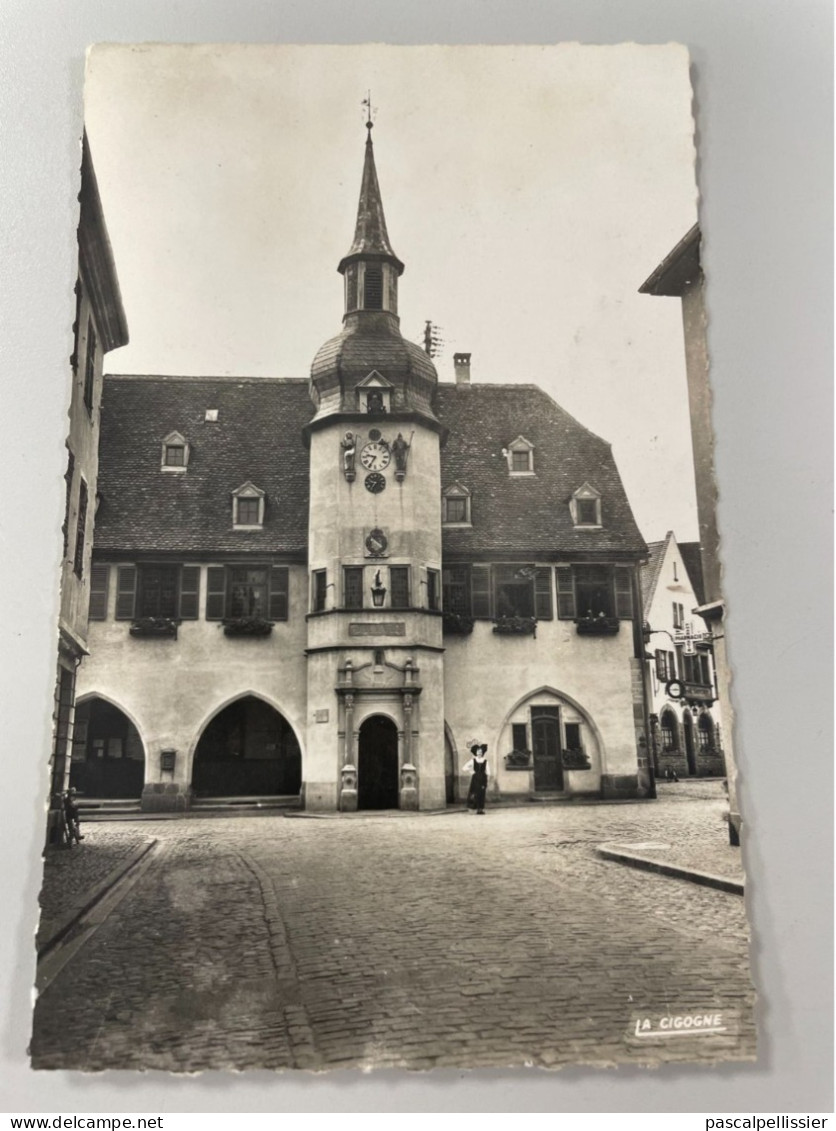 CPSM - 67 - BENFELD - Hôtel De Ville - Animée Alsacienne - Benfeld