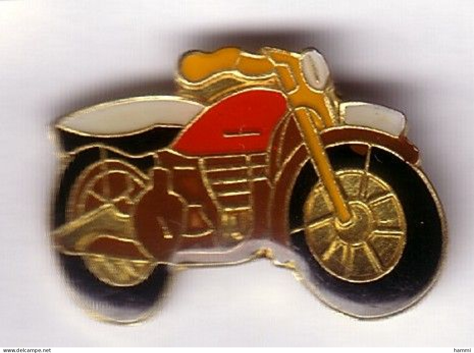 TT62 Pin's  MOTO JANTES DORÉES Achat Immédiat - Motos