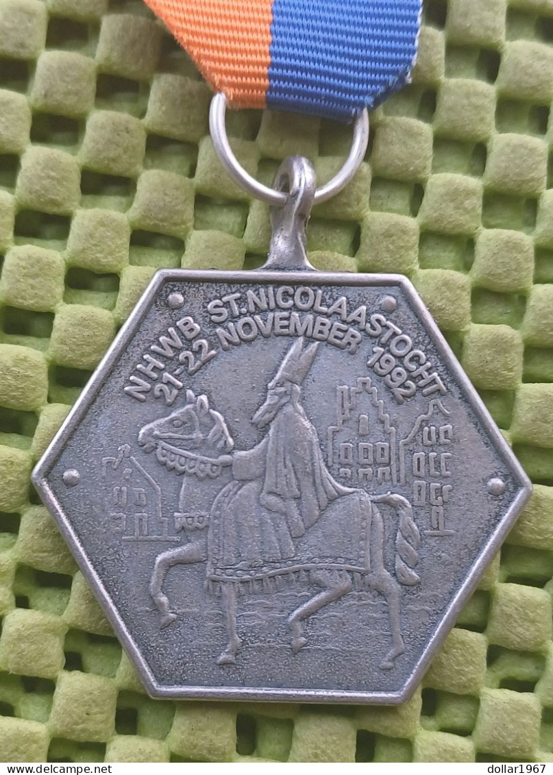 Medaille -  N.H.W.B. — Sinterklaas Tocht  21-22-11-1992 .  /  Saint-Nicolas-  Original Foto  !!  Medallion  Dutch - Autres & Non Classés