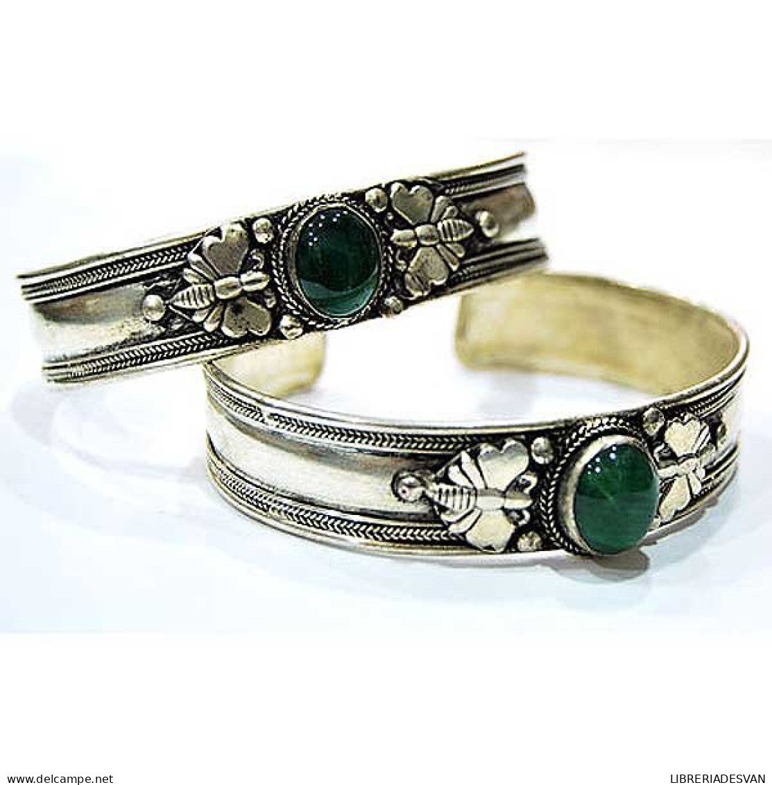 Brazalete Tibetano Abierto Y Labrado Con Incrustación De Agata Verde - Sonnenbrillen