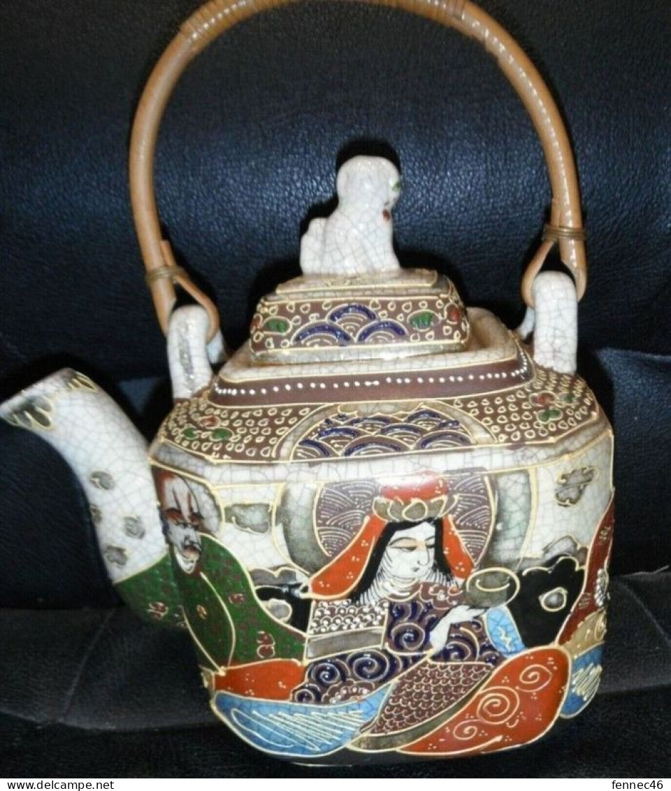 * Belle Théière En Porcelaine De Chine - Art Asiatique