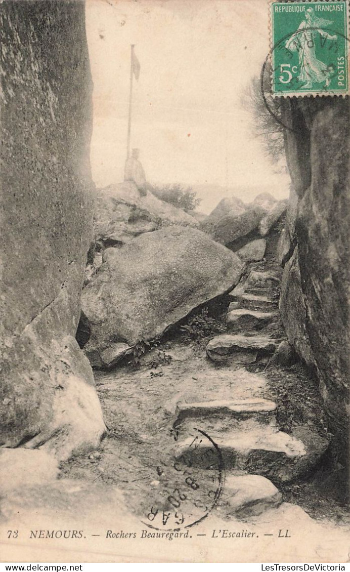 FRANCE - Nemours - Vue Sur Le Rochers Beauregard - L L - Vue Sur L'escalier - Carte Postale Ancienne - Nemours