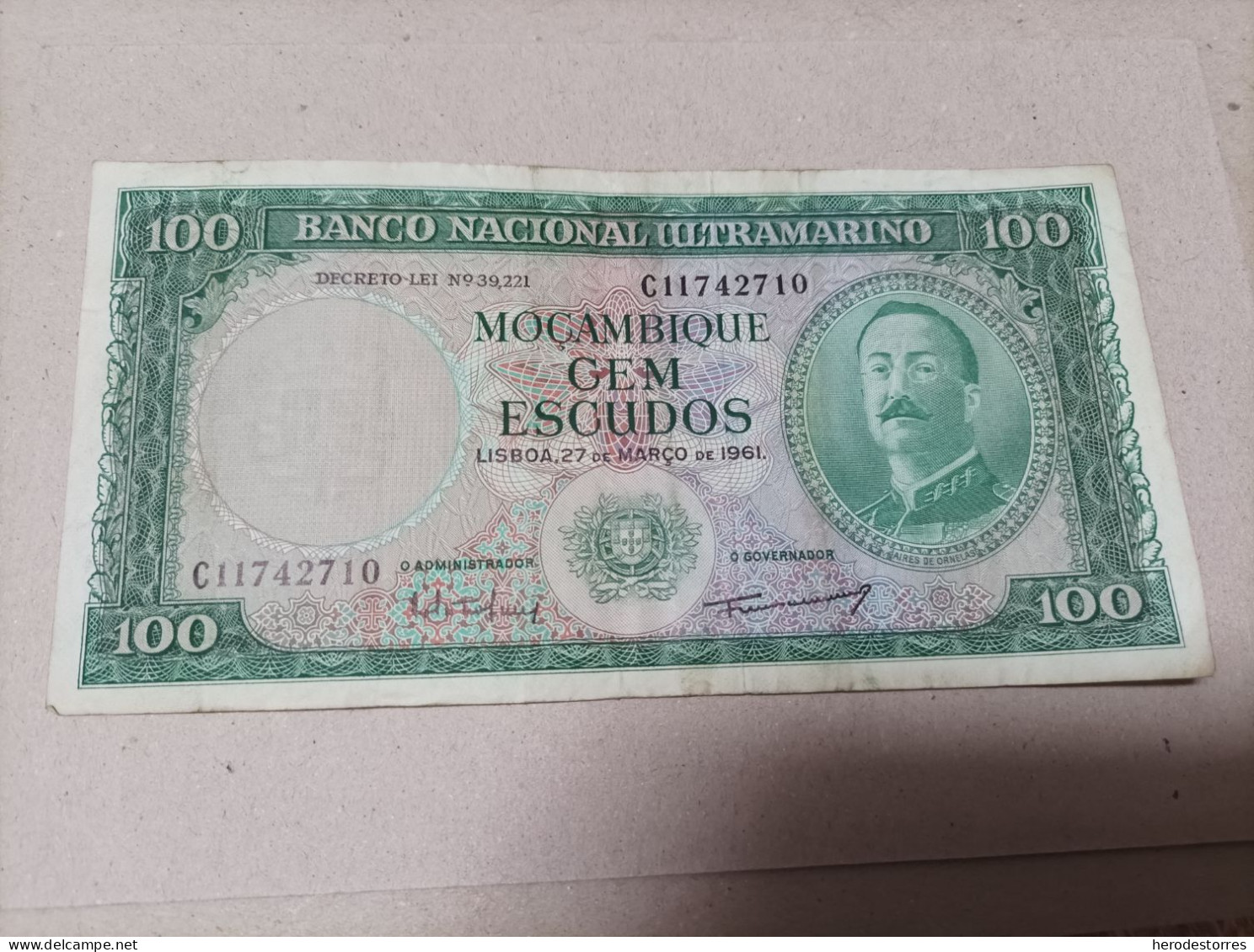 Billete De Mozambique De 100 Escudos Sin Resello, Año 1961 - Mozambique