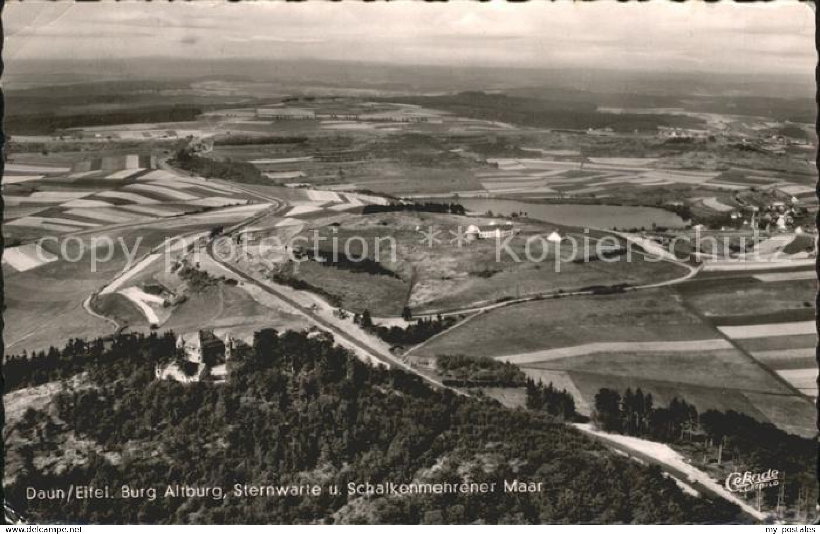 72291426 Daun Eifel Fliegeraufnahme Burg Altburg Sternwarte Schalkenmehrener Maa - Daun