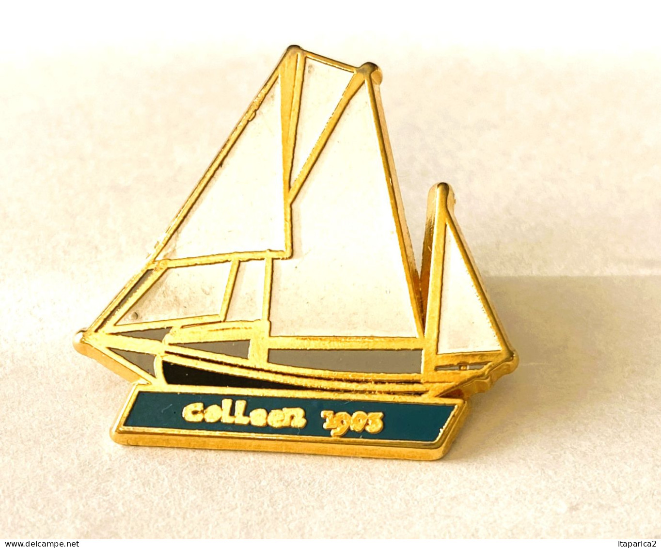 PINS Bateau Voilier , COLLEEN 1903 / Signé Leader Sport Saint Malo / 33NAT - Boats