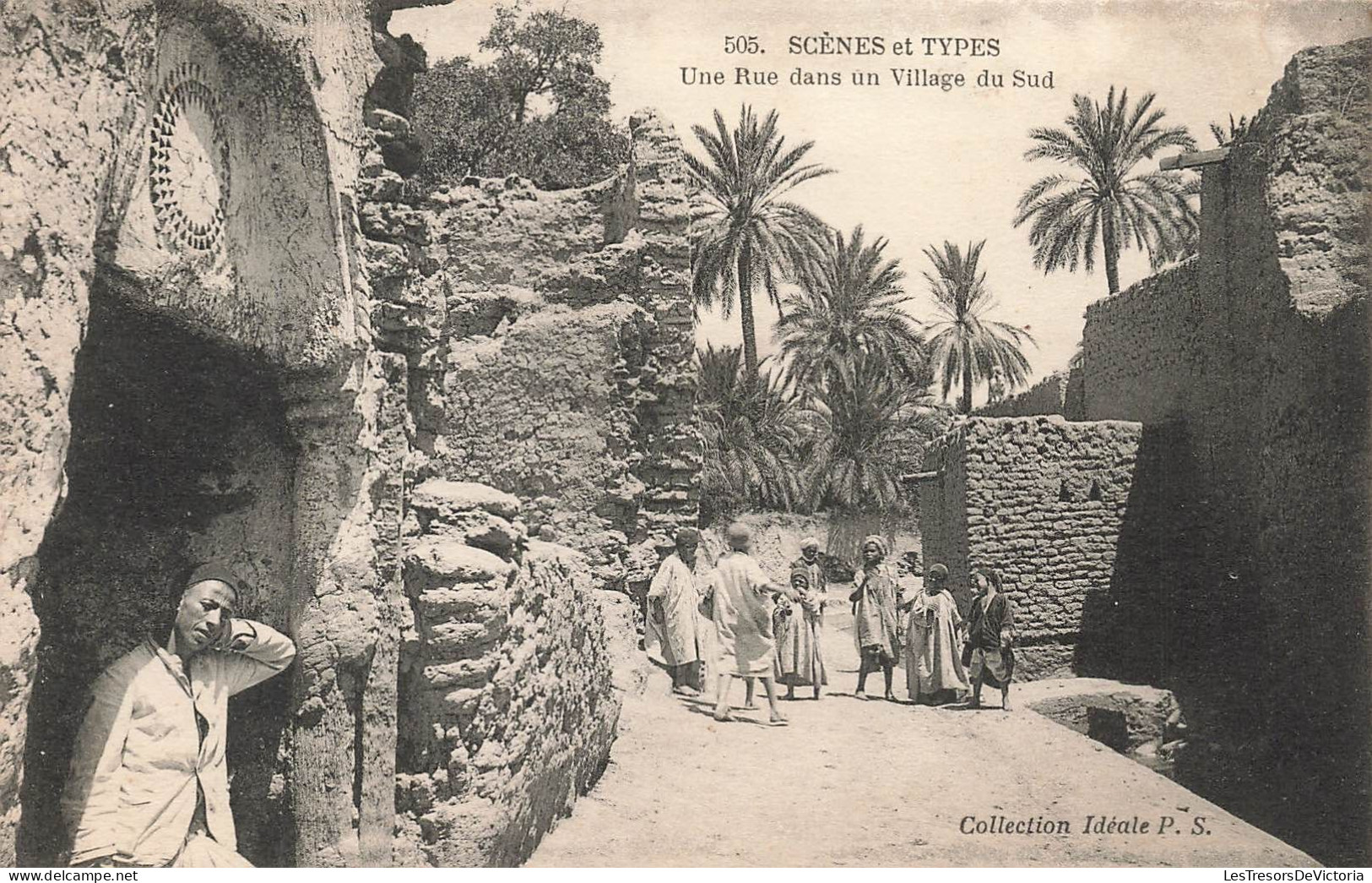 ALGERIE - Scènes Et Types - Vue Sur Une Rue Dans Un Village  Du Sud - Des Gens Dans La Rue - Carte Postale Ancienne - Szenen