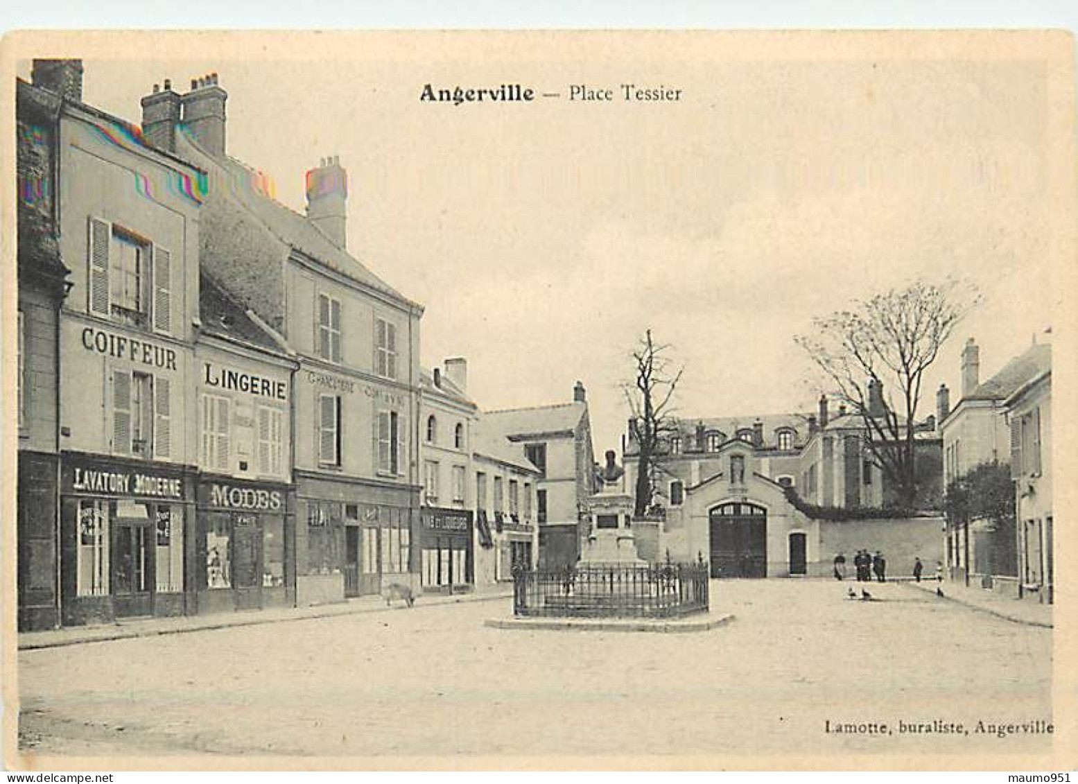 91 ANGERVILLE - Place Tessier - Angerville