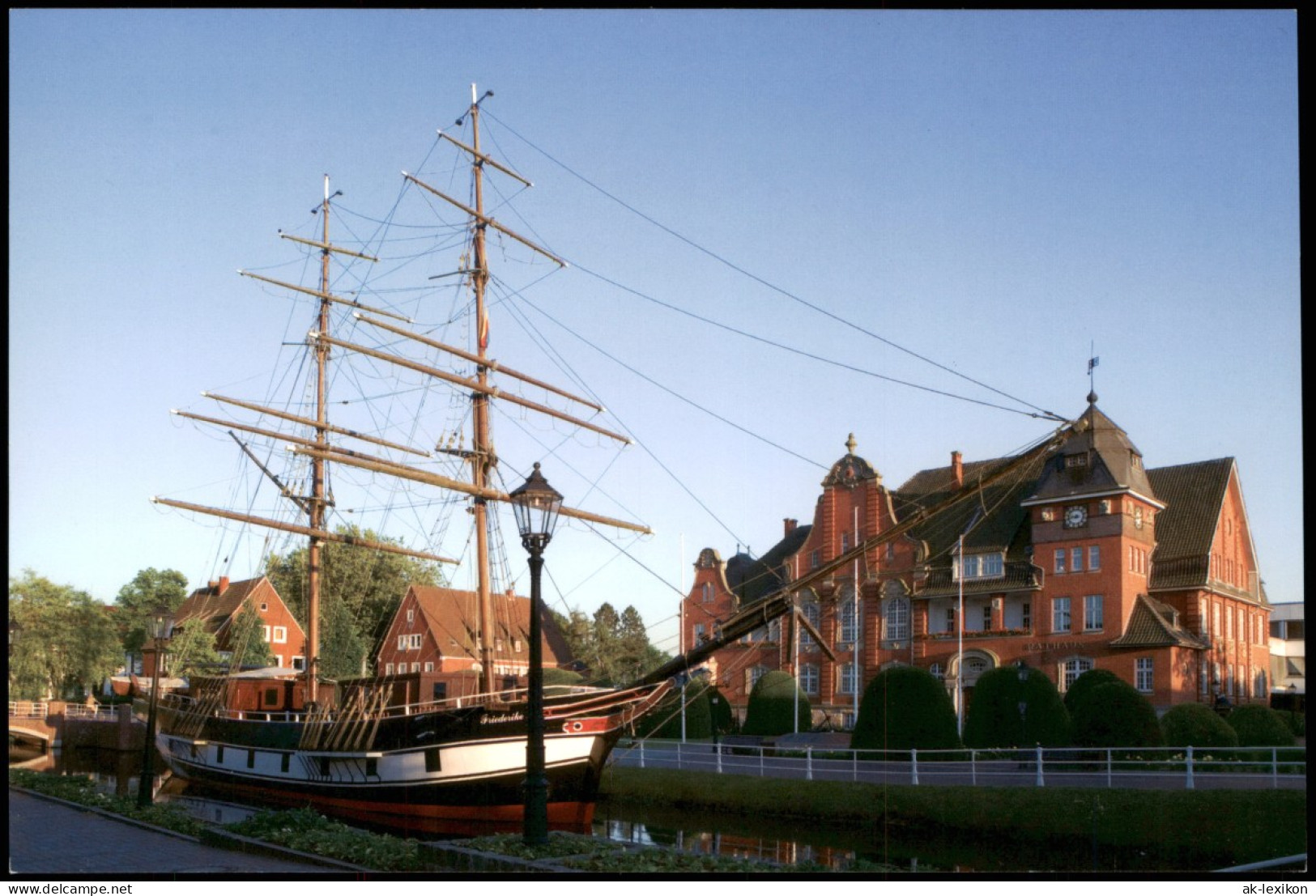 Ansichtskarte Papenburg (Ems) Rathaus Mit Museumsschiff Friederike 2002 - Papenburg