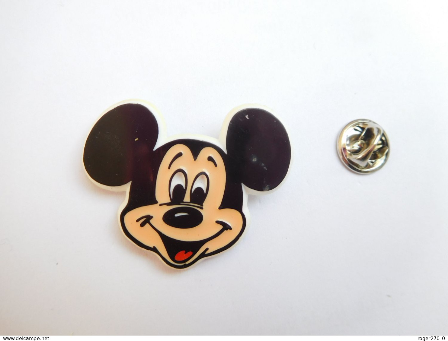 Beau Pin's En Plastique , Disney , Mickey - Disney