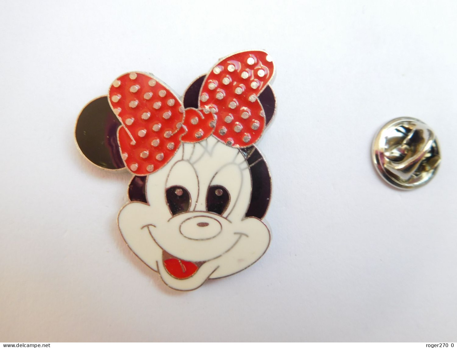 Superbe Pin's  , Disney Minnie , Argenté - Disney