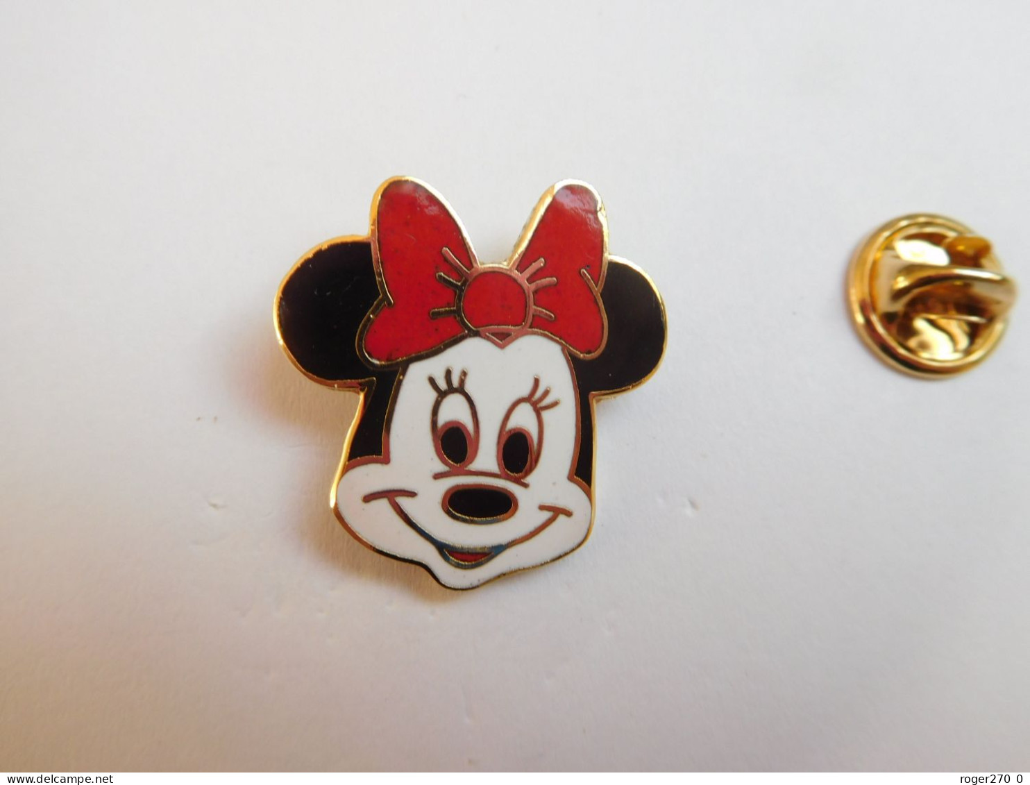 Superbe Pin's  , Disney ,  Minnie , Petit Modèle , Non Signé - Disney