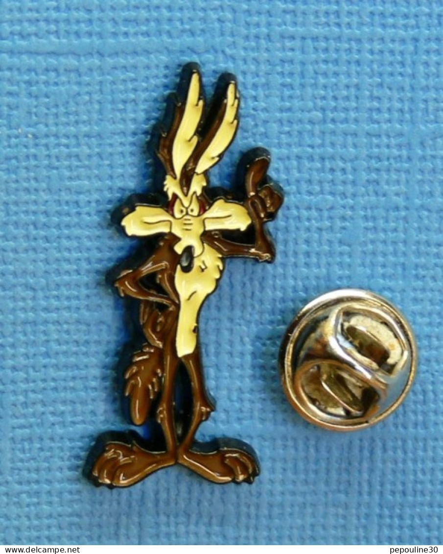 1 PIN'S /  ** LOONEY TUNES " VIL COYOTE " À LA RECHERCHE DE BIP BIP ** - Kino