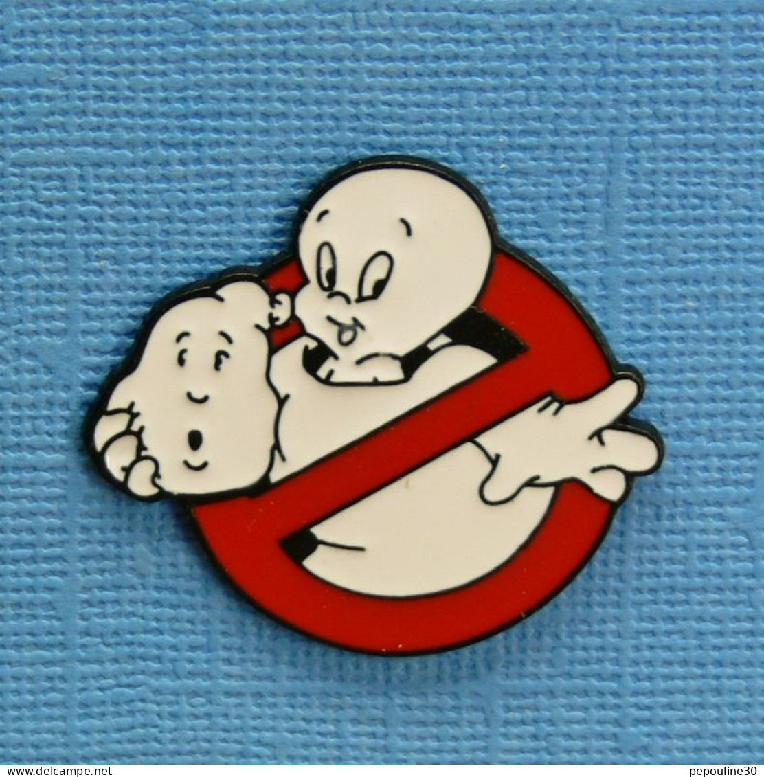 1 PIN'S /  ** CASPER DANS LE COSTUME DE SOS FANTOMES / GHOSTBUSTERS ** - Films