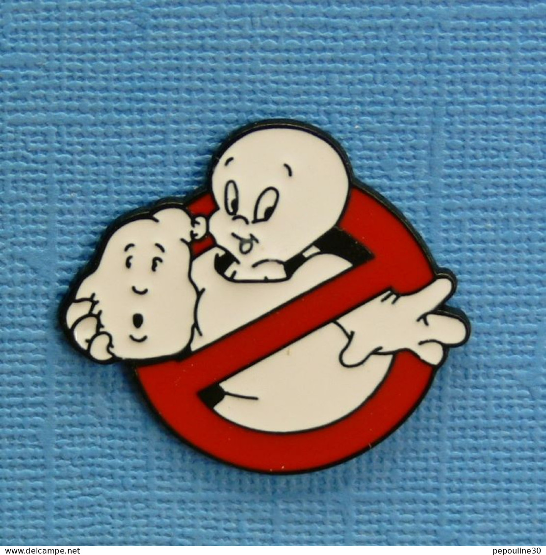 1 PIN'S /  ** CASPER DANS LE COSTUME DE SOS FANTOMES / GHOSTBUSTERS ** - Films