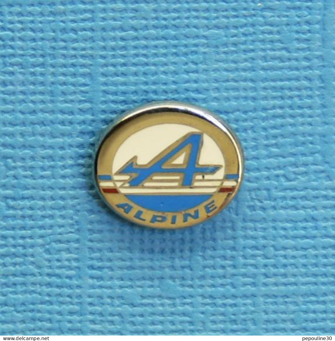 1 PIN'S /  ** LOGO " ALPINE " 4ème CHAMPIONNAT DU MONDE DES CONSTRUCTEURS F1 / 2022 ** - Renault