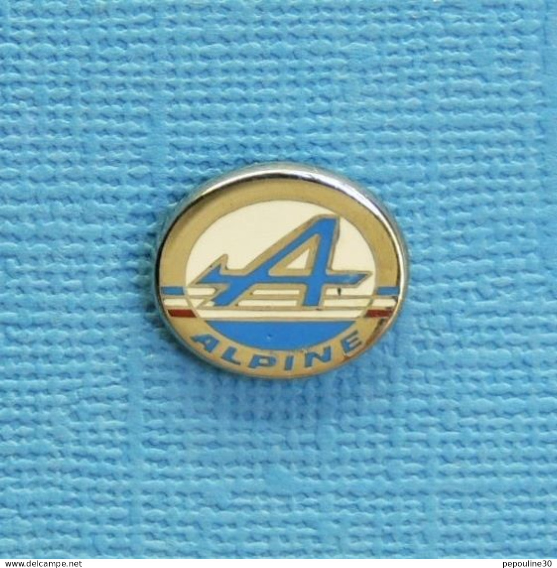 1 PIN'S /  ** LOGO " ALPINE " 4ème CHAMPIONNAT DU MONDE DES CONSTRUCTEURS F1 / 2022 ** - Renault