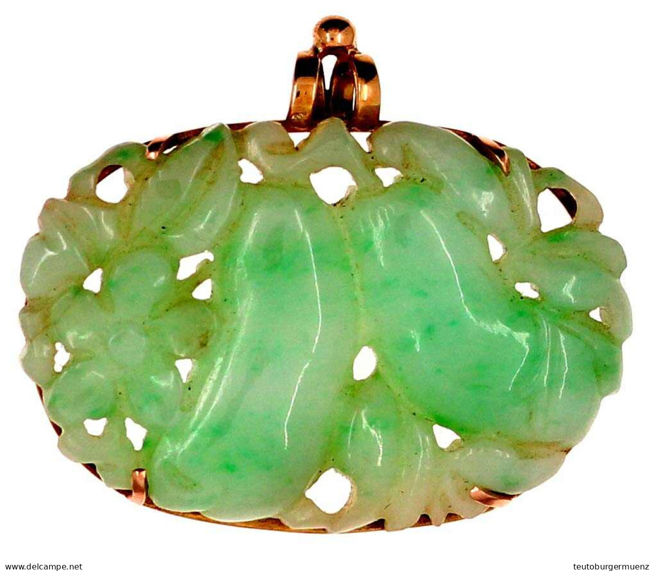 Querovaler Anhänger Gelbgold 585/1000 Mit Großem Jade-Stein Mit Obst-/Blumendarstellung. 36 X 25 Mm; 9,97 G - Altri & Non Classificati