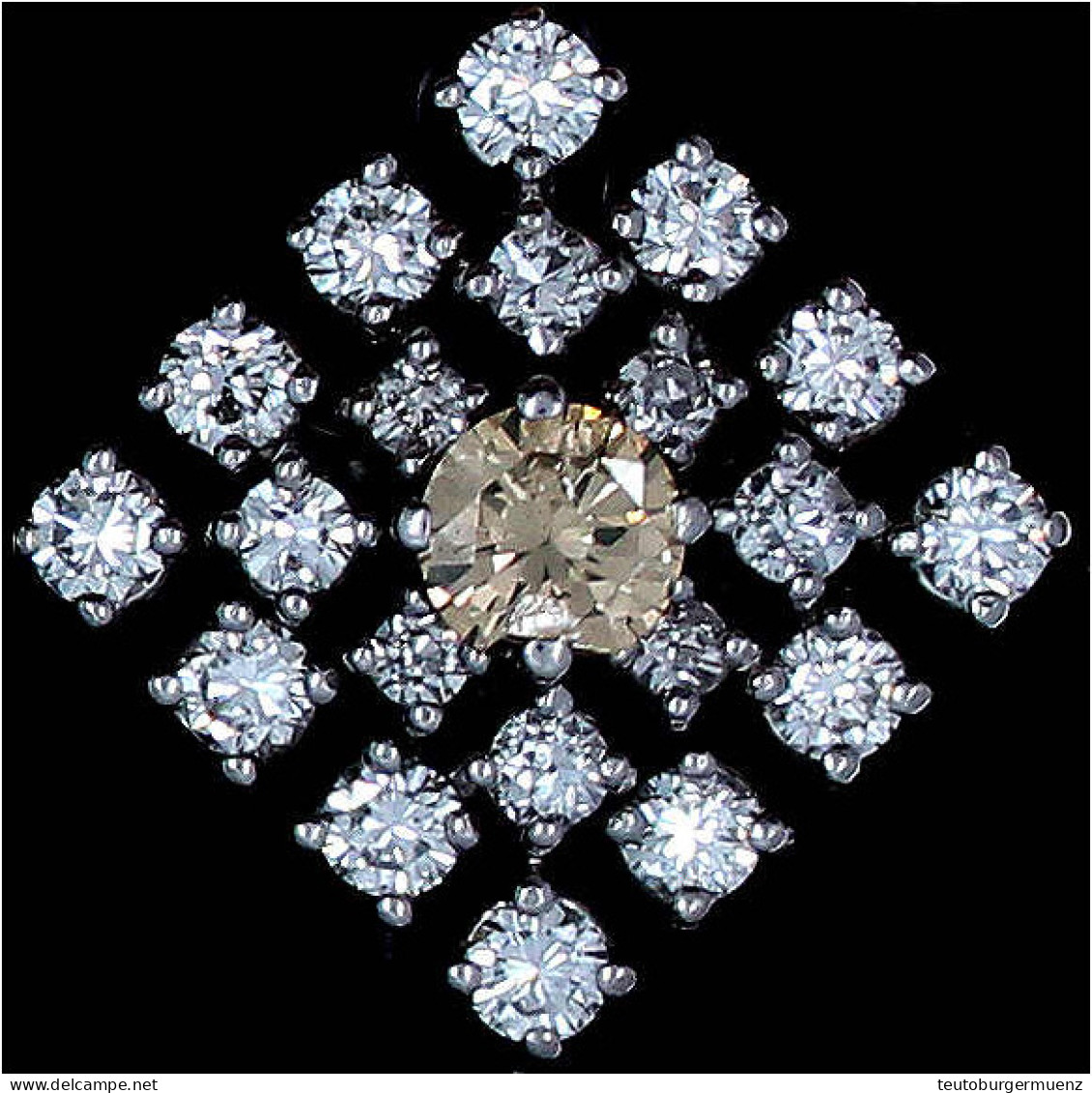 Damenring Weißgold 750/1000 Besetzt Mit 20 Weißen Diamanten Von Je Ca. 0,03 Bis Ca. 0,1 Ct Und Einem Zentralen Gelben Di - Altri & Non Classificati