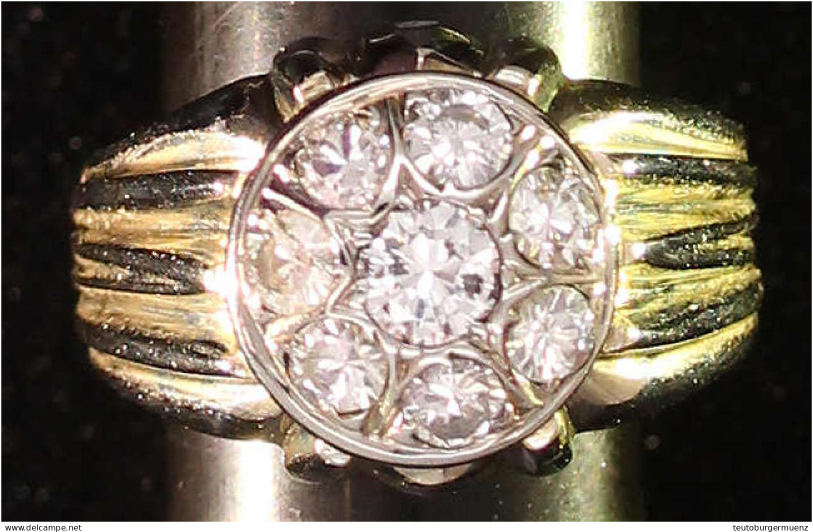 Damenring Weißgold 750/1000 Mit 8 Diamanten (7 X Je Ca. 0,1 Ct, 1 X Ca. 0,24 Ct). Ringgröße 19. 9,57 G - Andere & Zonder Classificatie