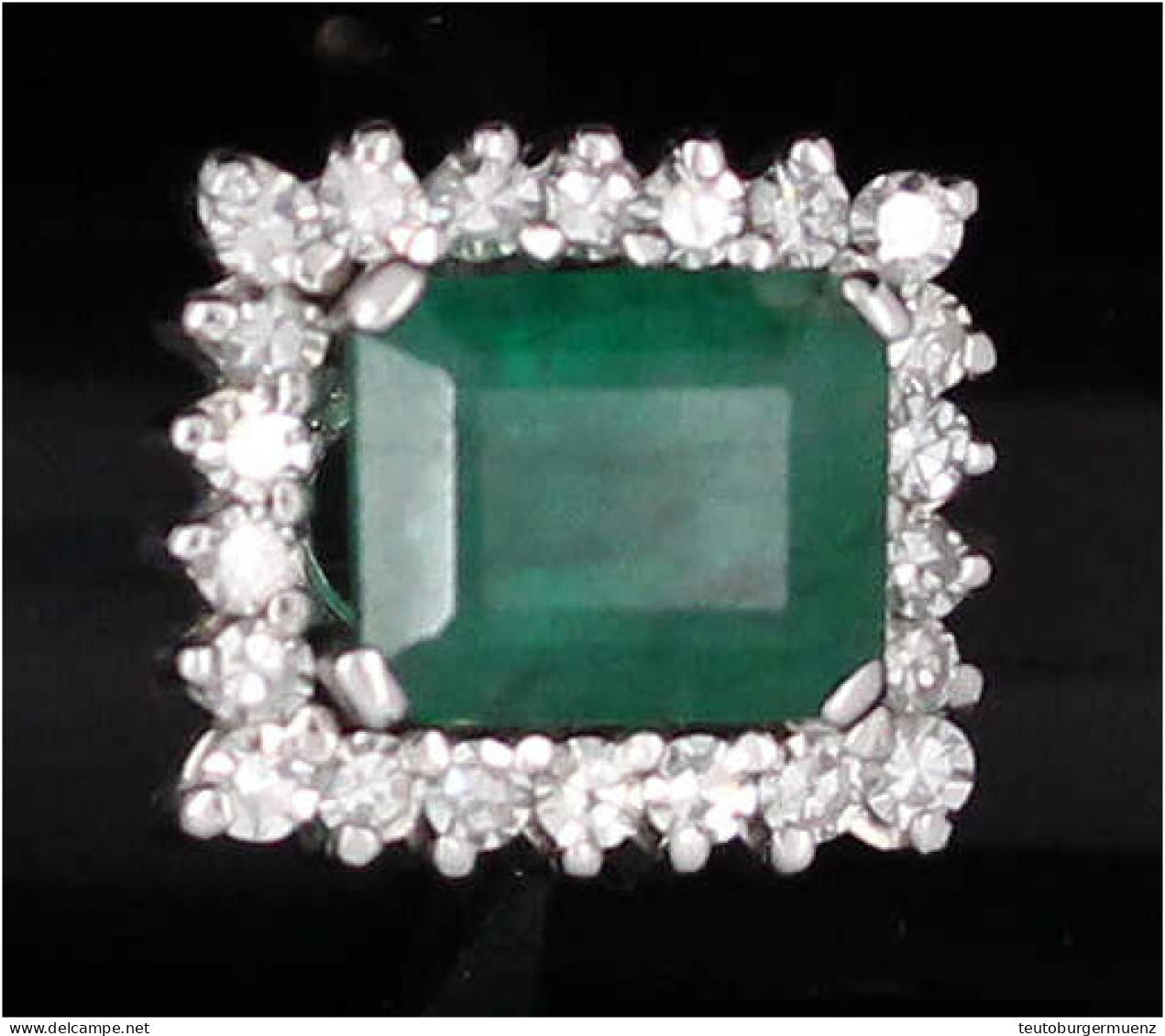 Damenring Weißgold 750/1000 Mit Großem Smaragd Und 22 Kl. Diamanten. Ringgröße 17. 6,38 G - Autres & Non Classés