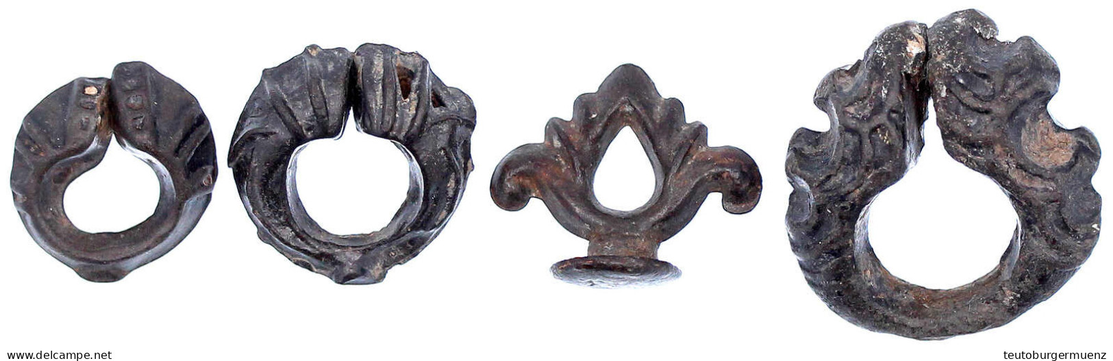 4 Versch. Sogen. "Gambar", Nahezu Ringförmiges Primitivgeld Aus Zinn. Quiggin S. 253-255, Tafel 23,2. Sehr Schön - Indonésie