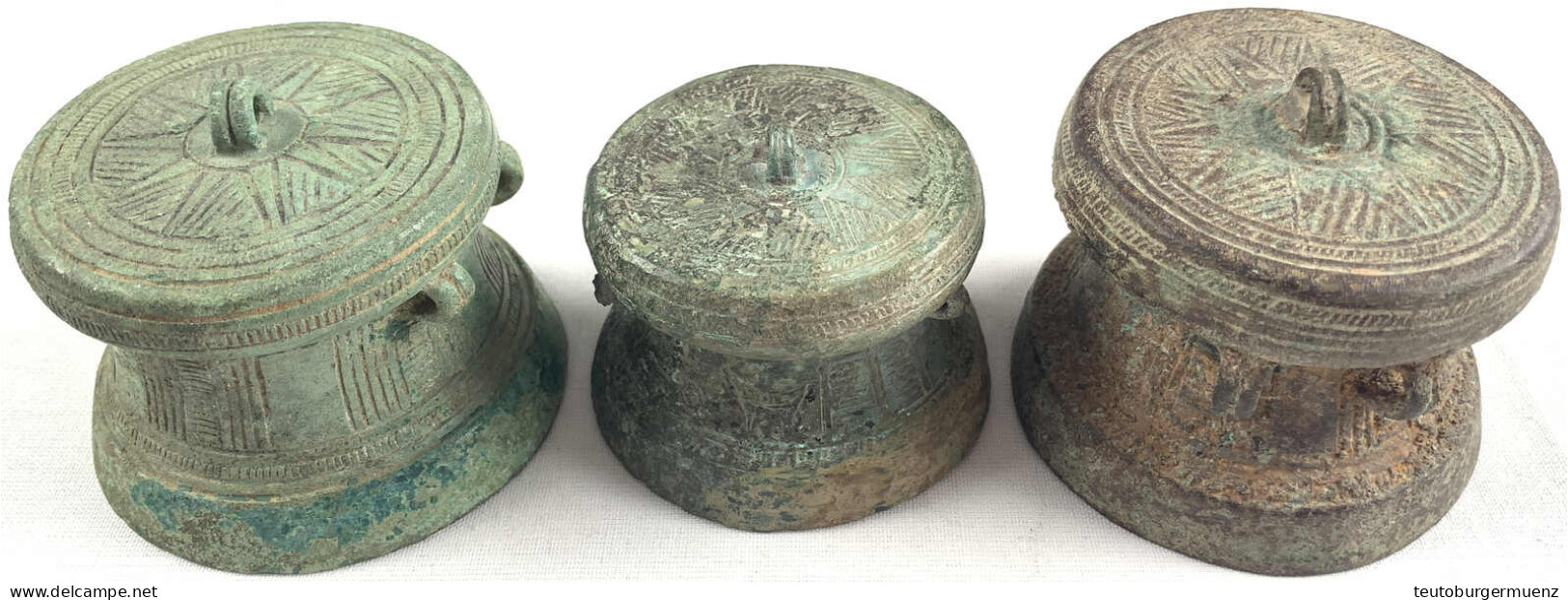 3 Miniatur-Bronzetrommeln Der Dong-Son-Kultur (Lạc Việt- Kultur). 5./1. Jh. V. Chr. Anbei Das Heft "Der Primitivgeld-Sam - Indonesien