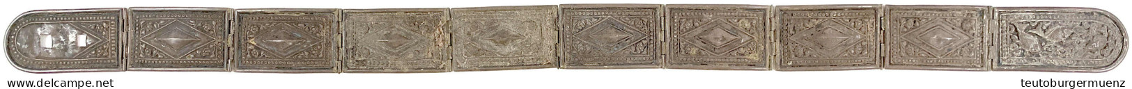 Silbergürtel Um 1900 Mit Fisch- Und Rauten-Ornamentik. Gürtelbreite 4,1 Cm, Gesamtlänge 71 Cm. 184,77 G. Aus Kuching. Se - Malaysia