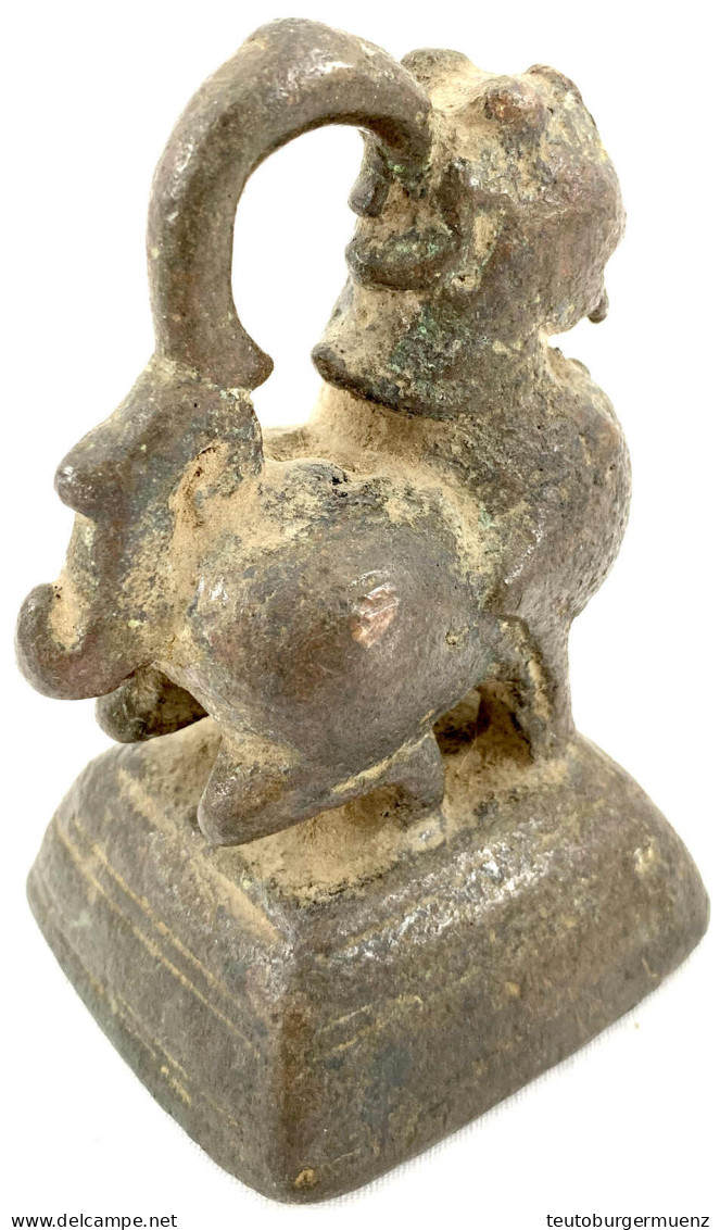 Bronze-Tiergewicht In Gestalt Eines Fabel-Löwen ("Toe"), Vor 1885. Quadratischer Fuß. 1496,16 G (= Ca. 100 Tikals). Sehr - Myanmar