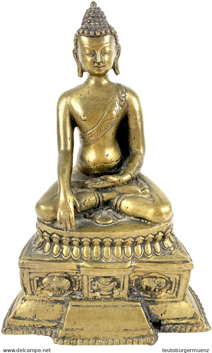 Gelbbronzefigur Des Sitzenden Buddha Shakyamuni Auf Dem Elefantenthron Mit Drachenverzierung. Höhe 27 Cm. Mit Zertifikat - Nepal