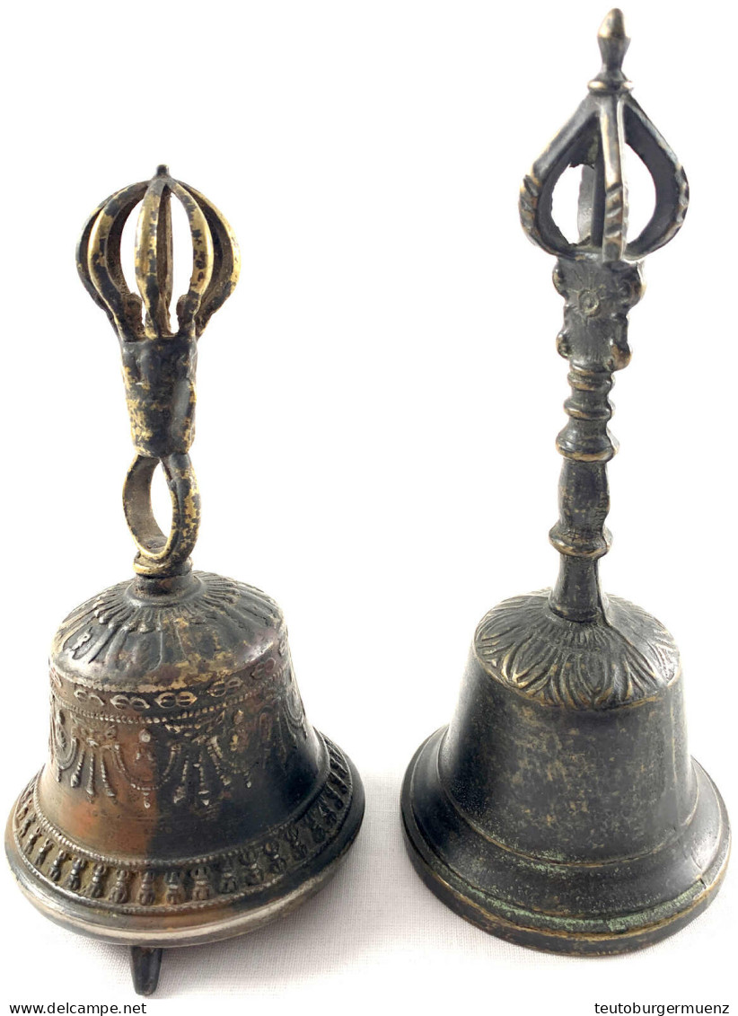 2 Bronzene Dorje Vajra Gebetsglocken. Höhe 16,5 Und 20 Cm - Sonstige – Asien