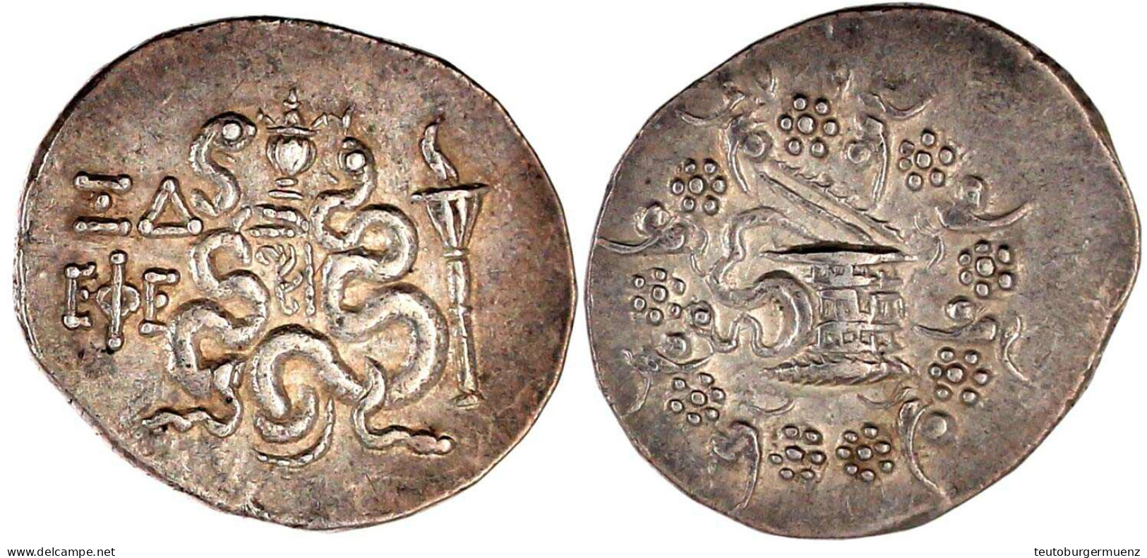 Cistophor, Jahr 64 = 71/70 V. Chr. Cista Mystica/ΞΔ EΦE Schlangen, Fackel, Etc. 12,47 G. Vorzüglich. SNG Copenhagen 332. - Grecques