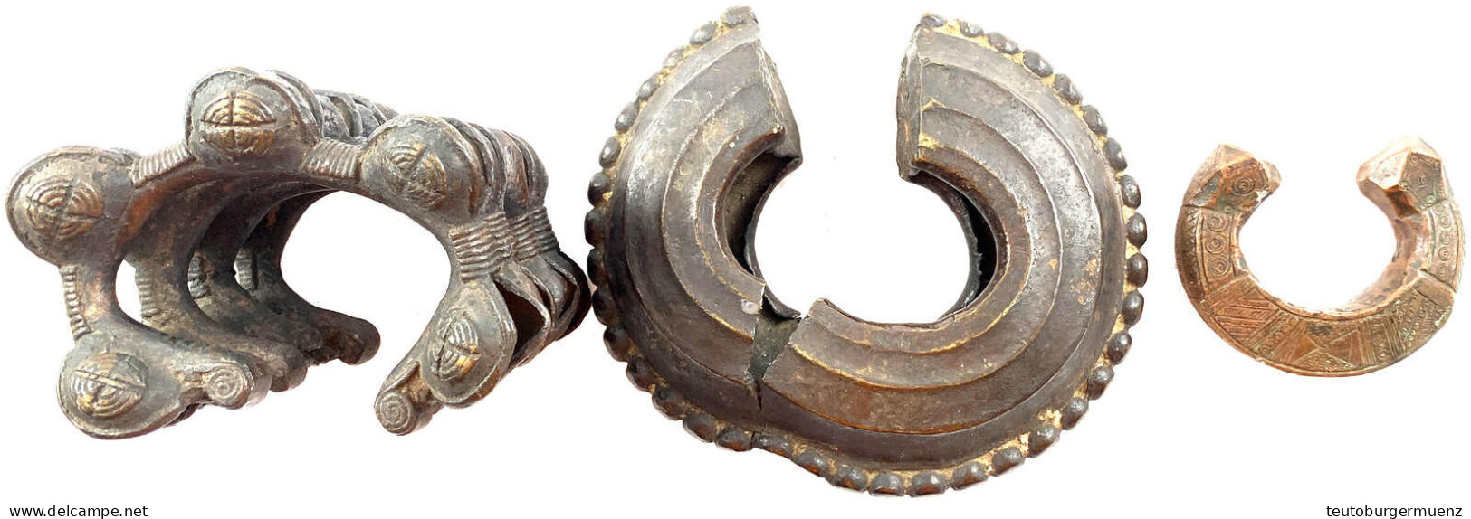 3 Große, Schwere Bronzemanillen: 1. Durchmesser 16,5 Cm, 2422 G, Stark Eingerissen; 2. Durchmesser 102 Mm, 766 G, Feine  - Autres & Non Classés