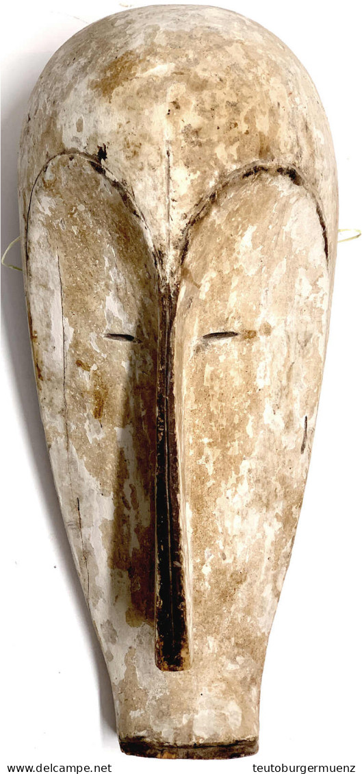 Gabun: Maske Des Stammes Der Fang. Holz Und Kaolin. Höhe 48 Cm. Vgl. "Die Kunst In Schwarzafrika" Seite 190. Risse - Autres & Non Classés