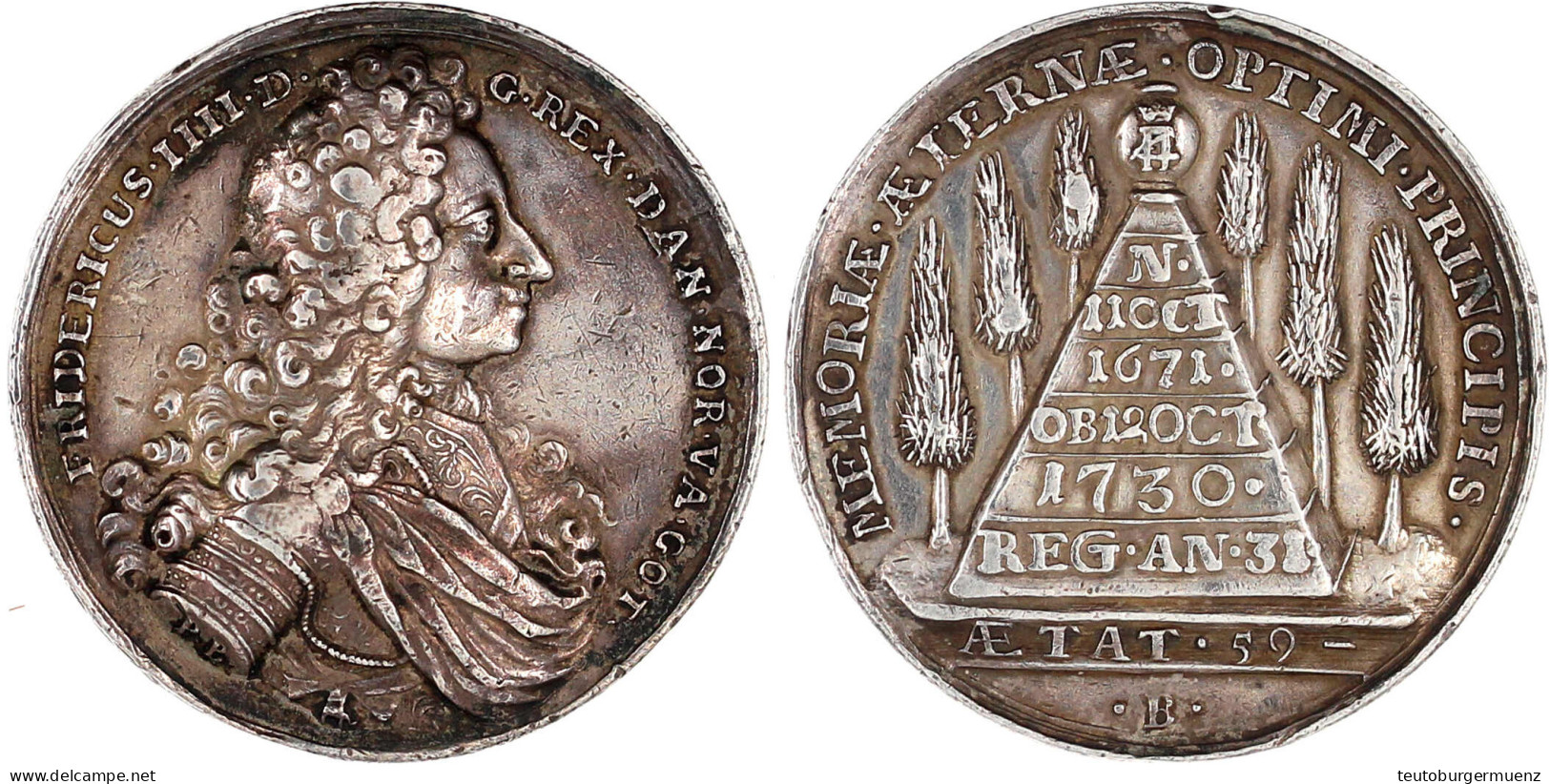 Silbermedaille 1730 Von P. Berg, A.s. Tod. Brb. R./Pyramide. 39 Mm, 33,46 G. Sehr Schön, Randfehler. Galster 324. - Danemark