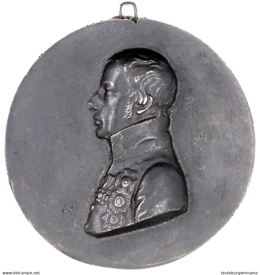 Eins. Eisengussmedaille Mit Aufhänger O.J. (um 1820) Unsign. Brb. In Uniform N.l. 86,5 Mm (ohne Aufhänger Gemessen). Seh - Gold Coins