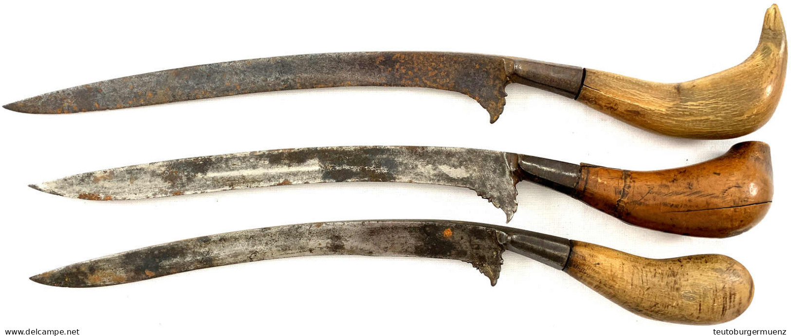 3 Versch. Dolche, Sogen. "Rencongs" Der Provinz Atcheh Auf Sumatra. Länge 34 Cm, 34 Cm Und 36 Cm - Knives/Swords