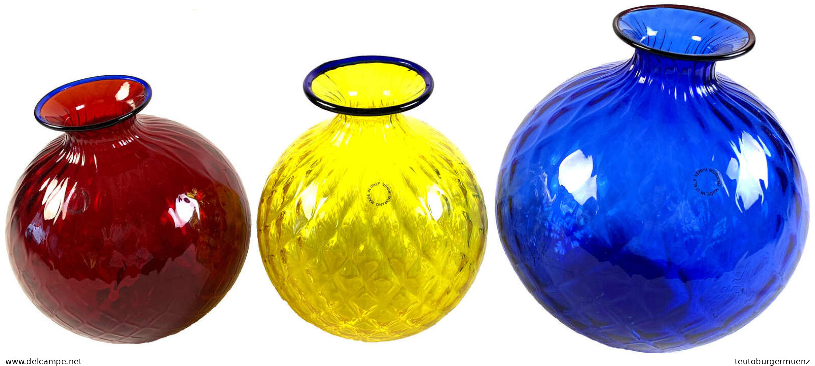 3 Versionen Der Designer-Vase "Monofiore Balloton" V. Venini Murano. Gelb Mit Blauer Lippe, Rot Mit Blauer Lippe (1998), - Glass & Crystal